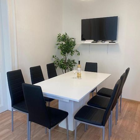 Designed Apartment Next To Vaclav Square With Terrace And Private Garage Prag Dış mekan fotoğraf