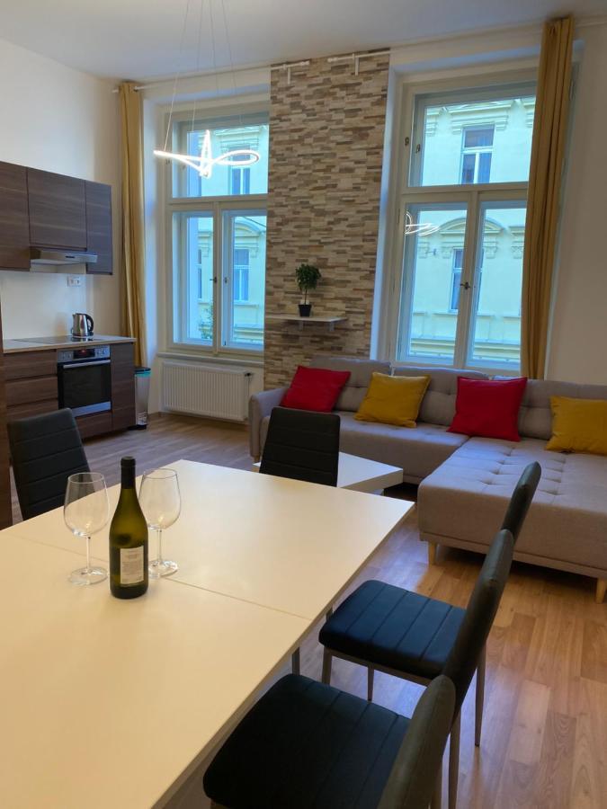 Designed Apartment Next To Vaclav Square With Terrace And Private Garage Prag Dış mekan fotoğraf