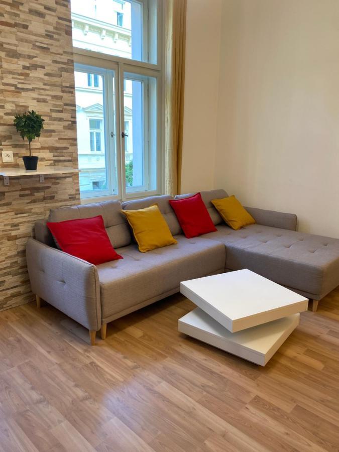 Designed Apartment Next To Vaclav Square With Terrace And Private Garage Prag Dış mekan fotoğraf