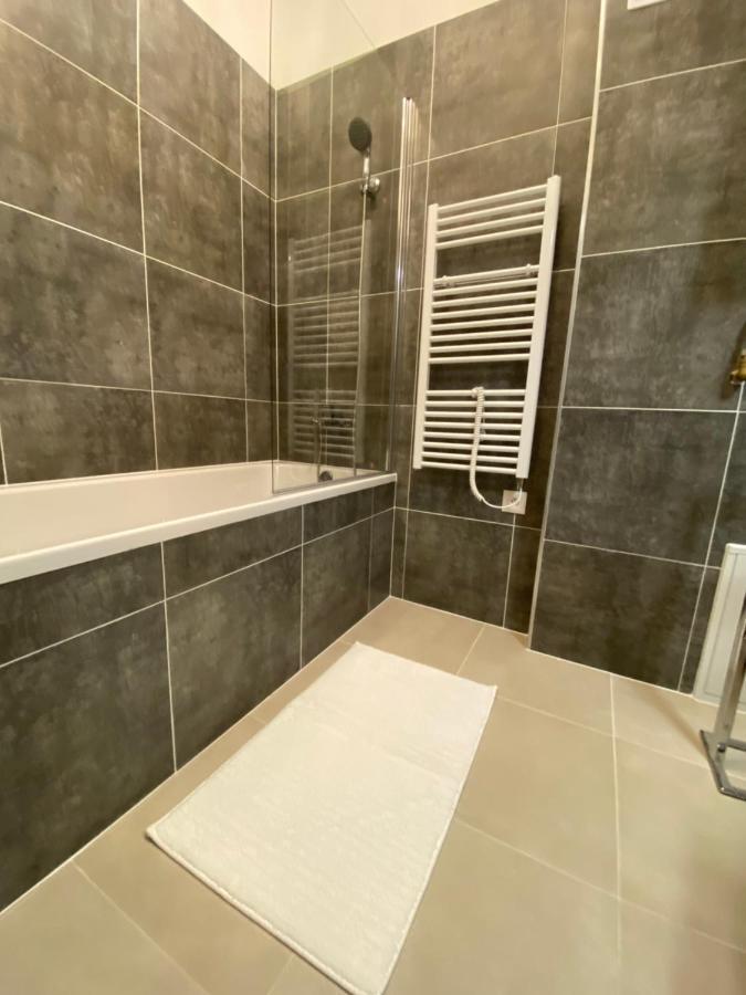 Designed Apartment Next To Vaclav Square With Terrace And Private Garage Prag Dış mekan fotoğraf