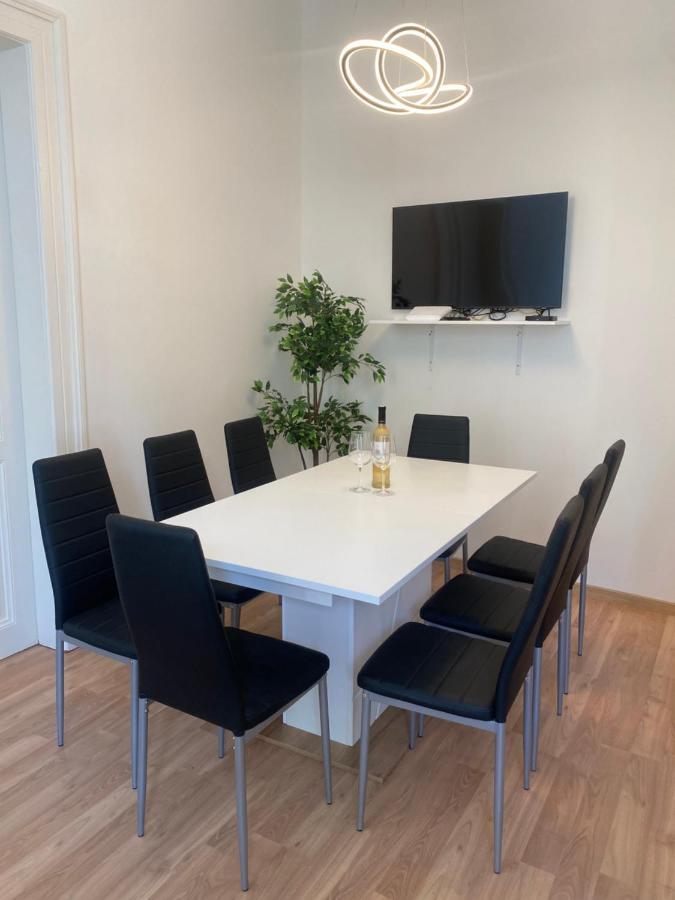 Designed Apartment Next To Vaclav Square With Terrace And Private Garage Prag Dış mekan fotoğraf