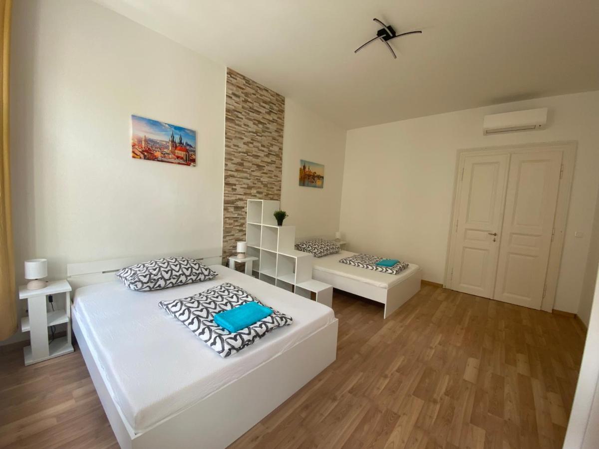 Designed Apartment Next To Vaclav Square With Terrace And Private Garage Prag Dış mekan fotoğraf